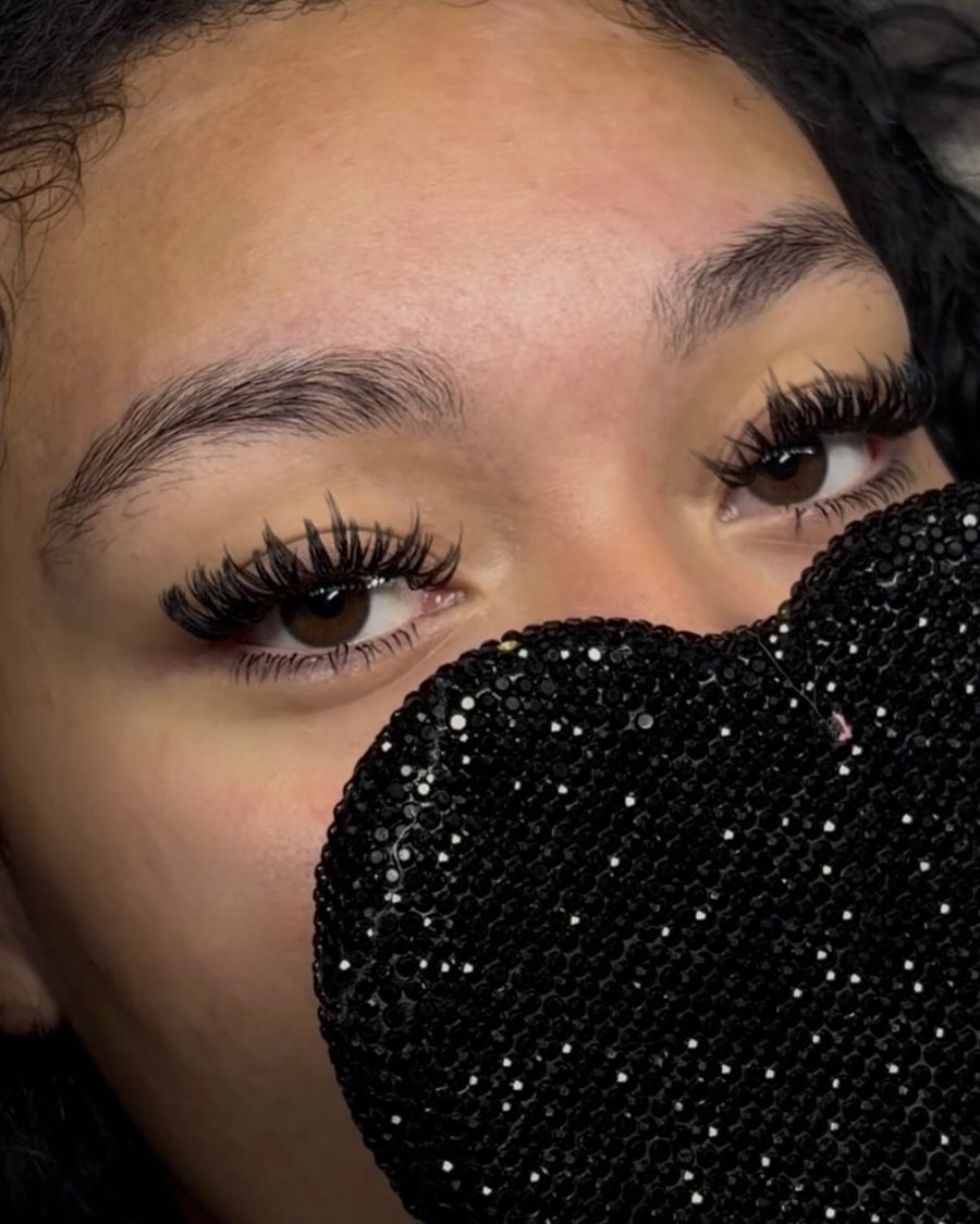 Wispy full lash set, eyes close up